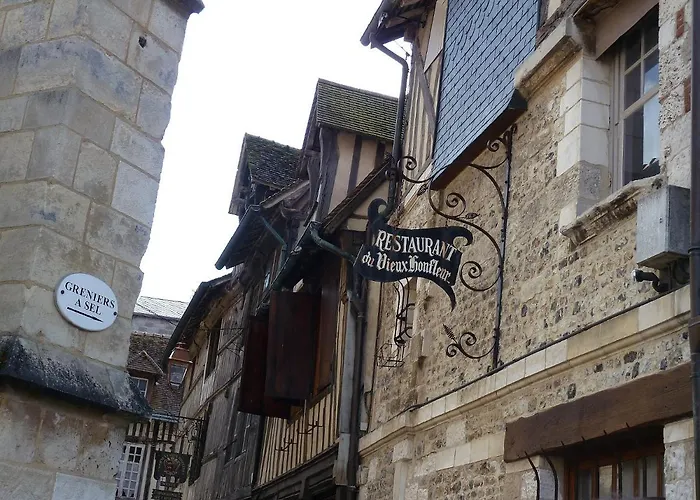 Le Patio / Les Romantiques Du Grenier A Sel Lejlighed