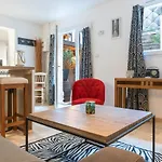 Le Patio / Les Romantiques Du Grenier A Sel Daire