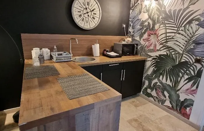 Le Patio / Les Romantiques Du Grenier A Sel Honfleur